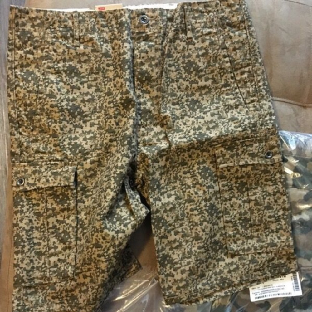 Levi cargo carrier shorts